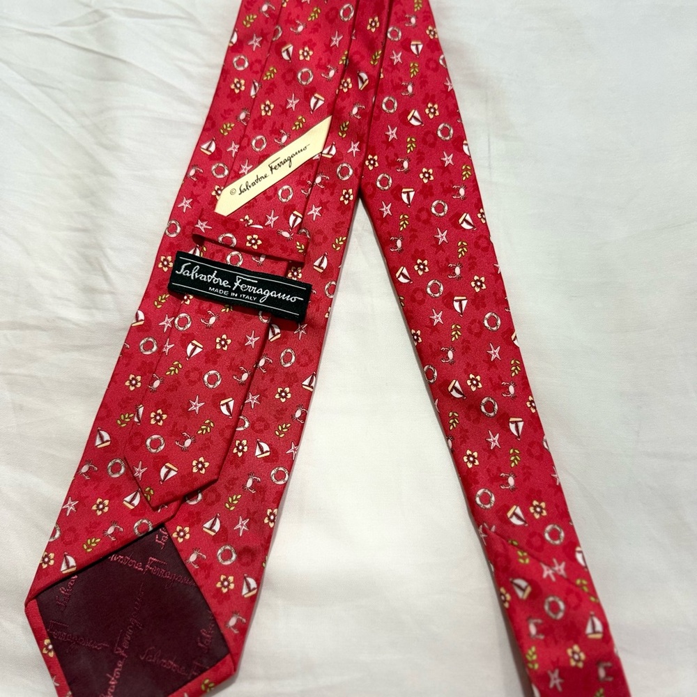 Salvatore Ferragamo Red Beach Seaside Sailboat Crab 100% Silk Tie Italy